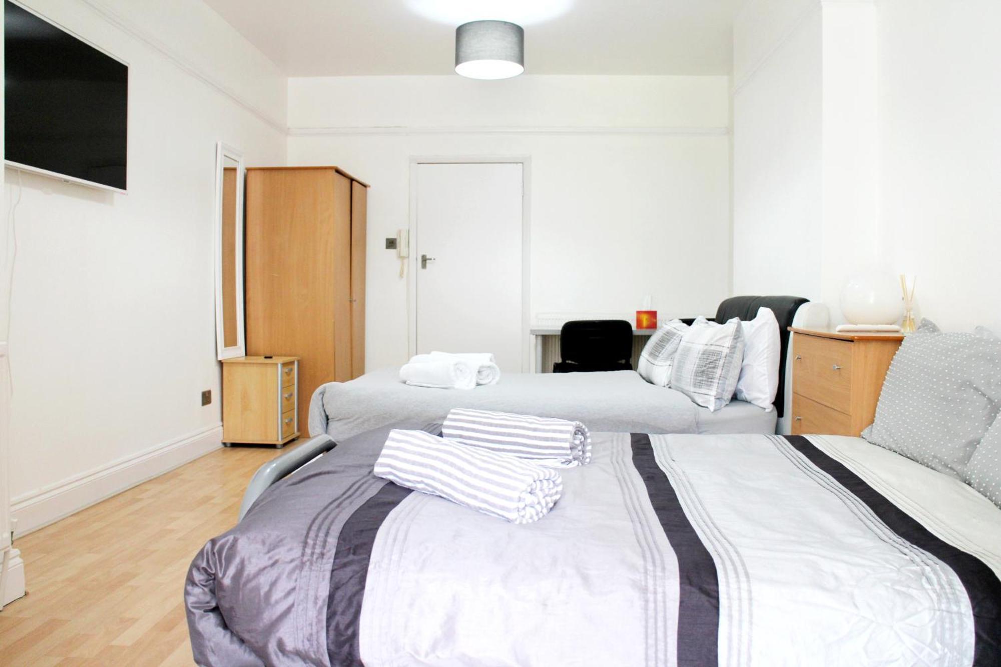 לונדון Large Studio Garden Flat On Golders Green Road מראה חיצוני תמונה
