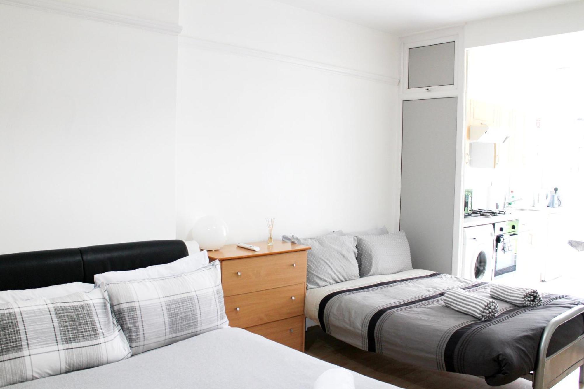 לונדון Large Studio Garden Flat On Golders Green Road מראה חיצוני תמונה
