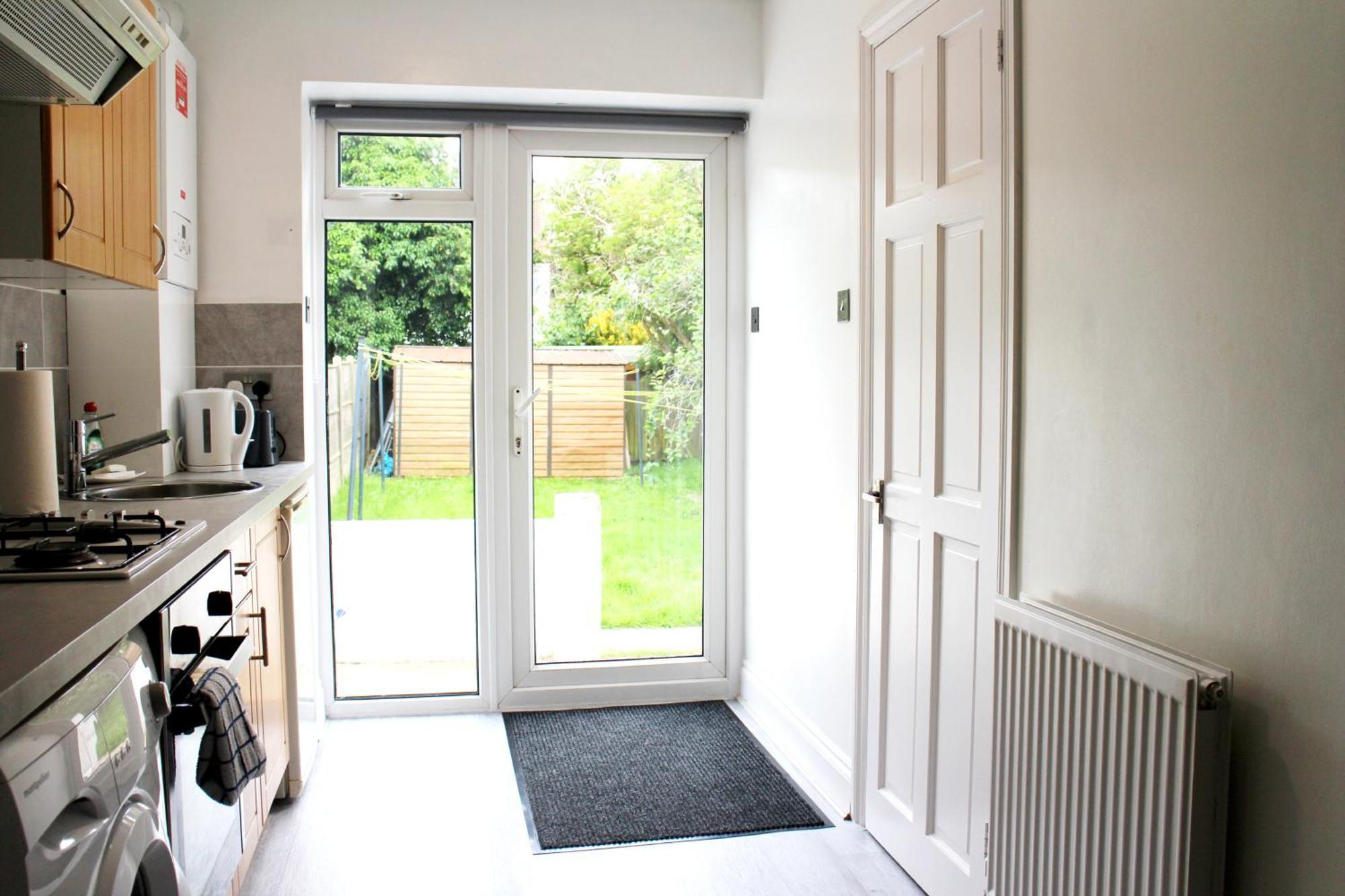 לונדון Large Studio Garden Flat On Golders Green Road מראה חיצוני תמונה